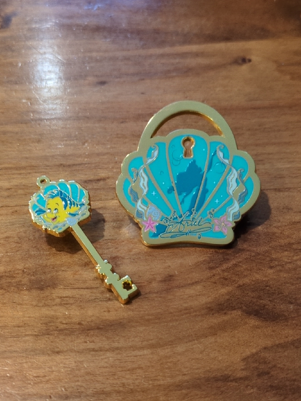 Ariel & Flounder Key Pin Set